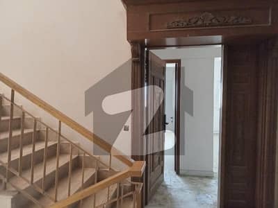 کلفٹن ۔ بلاک 9 کلفٹن,کراچی میں 3 کمروں کا 8 مرلہ فلیٹ 5.5 کروڑ میں برائے فروخت۔ کلفٹن ۔ بلاک 9 کلفٹن,کراچی میں 3 کمروں کا 8 مرلہ فلیٹ 5.5 کروڑ میں برائے فروخت۔