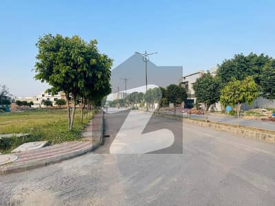 ٹاپ سٹی 1 - بلاک سی ٹاپ سٹی 1,اسلام آباد میں 1 کنال رہائشی پلاٹ 2.85 کروڑ میں برائے فروخت۔