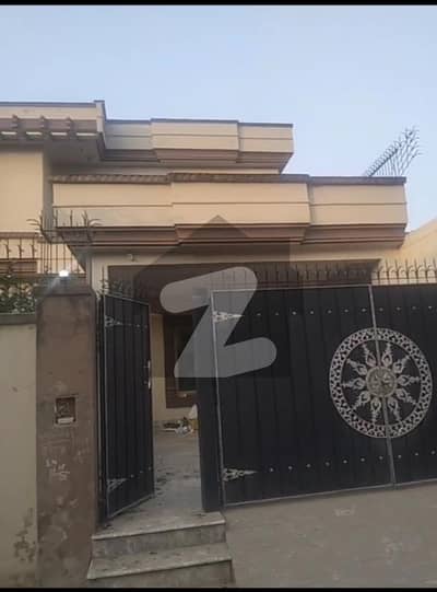 مدینہ کالونی سیالکوٹ میں 5 کمروں کا 10 مرلہ مکان 75.0 ہزار میں کرایہ پر دستیاب ہے۔