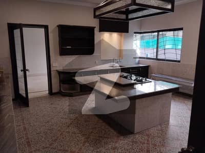 ڈی ایچ اے فیز 4 ڈیفنس (ڈی ایچ اے),لاہور میں 5 کمروں کا 1 کنال مکان 2.35 لاکھ میں کرایہ پر دستیاب ہے۔ ڈی ایچ اے فیز 4 ڈیفنس (ڈی ایچ اے),لاہور میں 5 کمروں کا 1 کنال مکان 2.35 لاکھ میں کرایہ پر دستیاب ہے۔