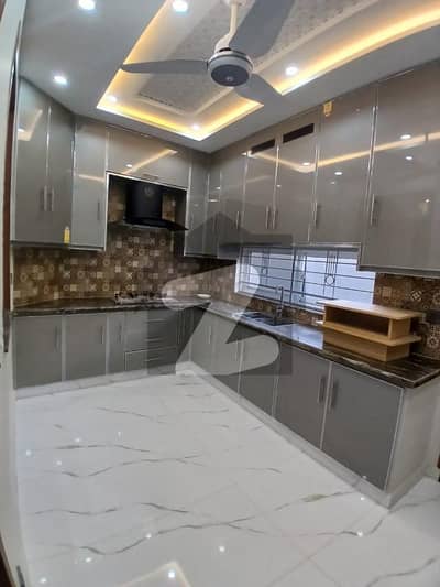 این ایف سی 1 لاہور میں 2 کمروں کا 11 مرلہ بالائی پورشن 69.0 ہزار میں کرایہ پر دستیاب ہے۔ این ایف سی 1 لاہور میں 2 کمروں کا 11 مرلہ بالائی پورشن 69.0 ہزار میں کرایہ پر دستیاب ہے۔