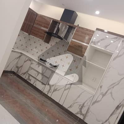 8 MARLA COMMERCIAL FLOOR AVAILABLE FOR RENT PRIME LOCATION