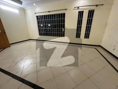 ڈی ایچ اے فیز 2 - سیکٹر اے ڈی ایچ اے ڈیفینس فیز 2,ڈی ایچ اے ڈیفینس,اسلام آباد میں 4 کمروں کا 10 مرلہ مکان 1.7 لاکھ میں کرایہ پر دستیاب ہے۔