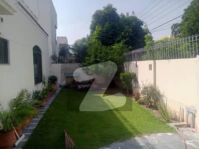1 kanal 5 Bedroom House for sale in FF sector Phase 4 1 kanal 5 Bedroom House for sale in FF sector Phase 4