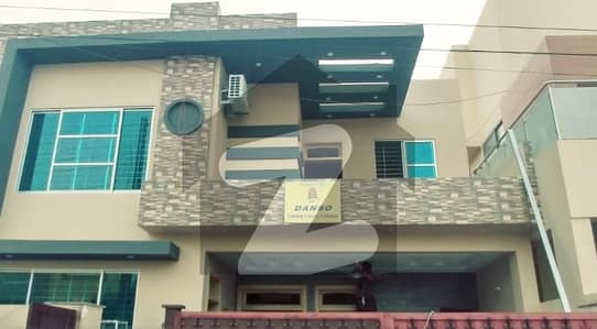 سحر وِلاز ملتان پبلک سکول روڈ,ملتان میں 4 کمروں کا 7 مرلہ مکان 80.0 ہزار میں کرایہ پر دستیاب ہے۔