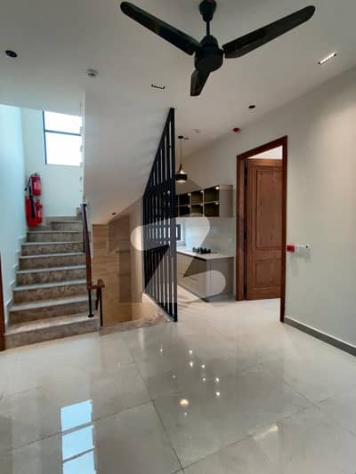 3 MARLA ELEGANT AND FULLY MAINTAINED SUPER HOT LOCATED BUNGALOW.