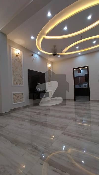 خدا بخش کالونی کینٹ,لاہور میں 3 کمروں کا 5 مرلہ مکان 1.75 کروڑ میں برائے فروخت۔