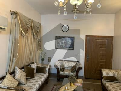 علامہ اقبال ٹاؤن لاہور میں 4 کمروں کا 10 مرلہ مکان 4.25 کروڑ میں برائے فروخت۔