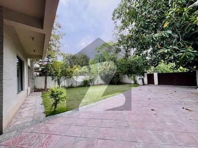 ایف ۔ 7 اسلام آباد میں 6 کمروں کا 2 کنال مکان 15.0 لاکھ میں کرایہ پر دستیاب ہے۔