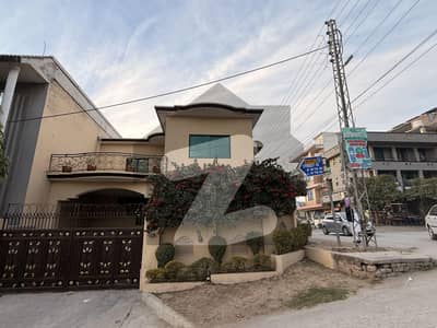 گلشن آباد راولپنڈی میں 4 کمروں کا 10 مرلہ مکان 7.0 کروڑ میں برائے فروخت۔