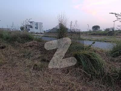 Double Road 30x60 Level Plot Front Extra Land I-16/4
