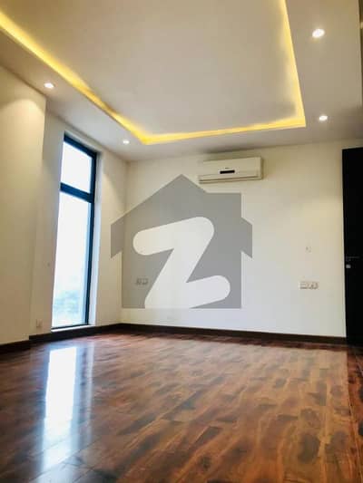 گلبرگ 3 گلبرگ,لاہور میں 3 کمروں کا 9 مرلہ فلیٹ 6.4 کروڑ میں برائے فروخت۔