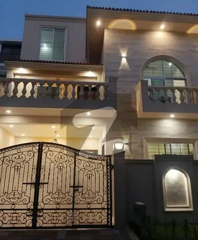 جی ۔ 11 اسلام آباد میں 5 کمروں کا 8 مرلہ مکان 8.75 کروڑ میں برائے فروخت۔