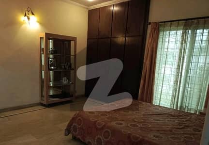 کینٹ لاہور میں 3 کمروں کا 1 کنال بالائی پورشن 1.5 لاکھ میں کرایہ پر دستیاب ہے۔