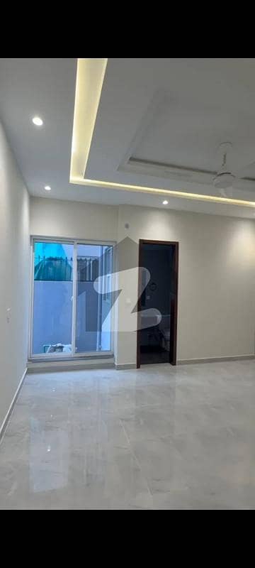 بینکرس ایوینیو کوآپریٹو ہاؤسنگ سوسائٹی لاہور میں 4 کمروں کا 9 مرلہ مکان 3.15 کروڑ میں برائے فروخت۔