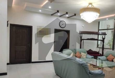 کینٹ لاہور میں 3 کمروں کا 1 کنال بالائی پورشن 1.55 لاکھ میں کرایہ پر دستیاب ہے۔