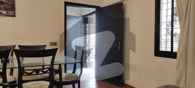 جناح ایونیو کراچی میں 3 کمروں کا 10 مرلہ فلیٹ 3.35 کروڑ میں برائے فروخت۔