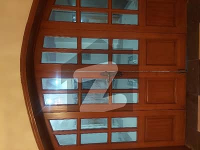 ماڈل ٹاؤن لاہور میں 6 کمروں کا 1 کنال مکان 2.5 لاکھ میں کرایہ پر دستیاب ہے۔ ماڈل ٹاؤن لاہور میں 6 کمروں کا 1 کنال مکان 2.5 لاکھ میں کرایہ پر دستیاب ہے۔