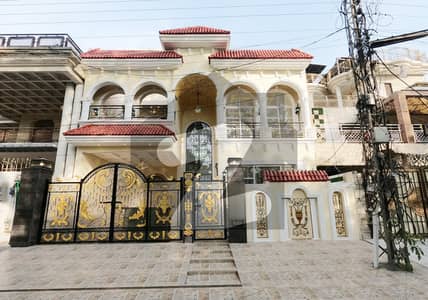 علامہ اقبال ٹاؤن ۔ گلشن بلاک علامہ اقبال ٹاؤن,لاہور میں 7 کمروں کا 10 مرلہ مکان 7.3 کروڑ میں برائے فروخت۔