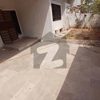 کے ڈی اے اوورسیز بنگلوز گلستانِ جوہر,کراچی میں 4 کمروں کا 11 مرلہ مکان 8.25 کروڑ میں برائے فروخت۔