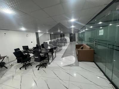جوہر ٹاؤن لاہور میں 12 مرلہ دفتر 3.9 کروڑ میں برائے فروخت۔