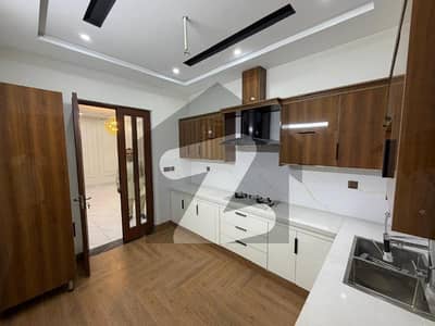 ویلینشیاء ہاؤسنگ سوسائٹی لاہور میں 2 کمروں کا 13 مرلہ زیریں پورشن 95.0 ہزار میں کرایہ پر دستیاب ہے۔