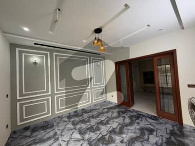 ویلینشیاء ہاؤسنگ سوسائٹی لاہور میں 2 کمروں کا 13 مرلہ زیریں پورشن 95.0 ہزار میں کرایہ پر دستیاب ہے۔