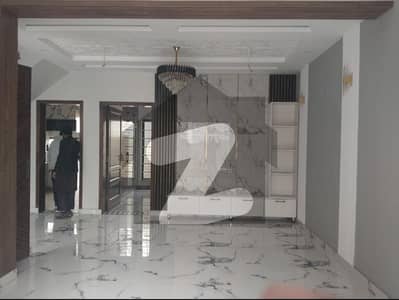 یونین لیونگ مین کینال بینک روڈ,لاہور میں 4 کمروں کا 5 مرلہ مکان 2.5 کروڑ میں برائے فروخت۔