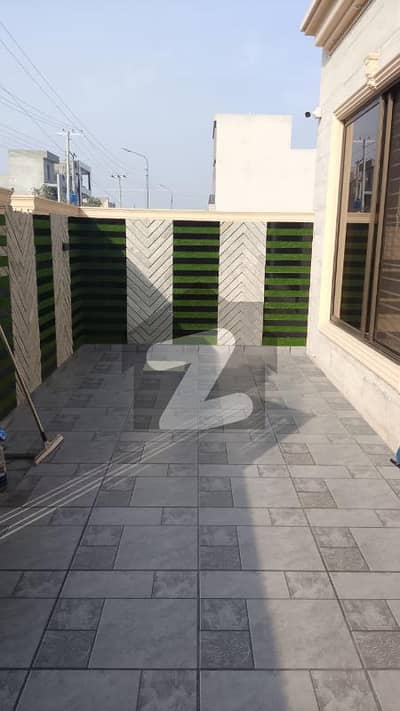 10 MARLA ULTRA MODERN HOUSE AVAILABLE FOR SALE