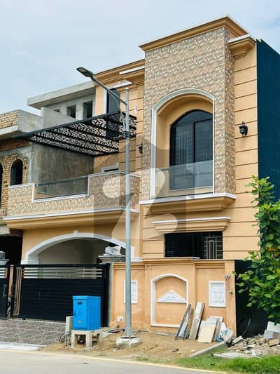 فیصل ٹاؤن - ایف ۔ 18 اسلام آباد میں 6 کمروں کا 8 مرلہ مکان 3.6 کروڑ میں برائے فروخت۔ فیصل ٹاؤن - ایف ۔ 18 اسلام آباد میں 6 کمروں کا 8 مرلہ مکان 3.6 کروڑ میں برائے فروخت۔