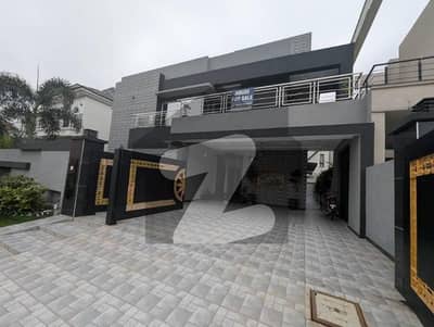 لیک سٹی رائیونڈ روڈ,لاہور میں 6 کمروں کا 1 کنال مکان 7.5 کروڑ میں برائے فروخت۔