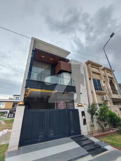 پارک ویو سٹی ۔ تولپ ایکسٹینشن بلاک پارک ویو سٹی,لاہور میں 5 کمروں کا 5 مرلہ مکان 2.25 کروڑ میں برائے فروخت۔