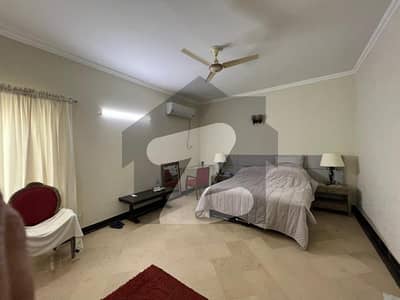 ڈی ایچ اے فیز 4 ڈیفنس (ڈی ایچ اے),لاہور میں 5 کمروں کا 1 کنال مکان 6.9 کروڑ میں برائے فروخت۔