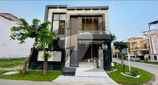 ULTRA MODERN BRAND NEW HOUSE AVAILABLE FOR SALE IN DHA 9 TOWN.