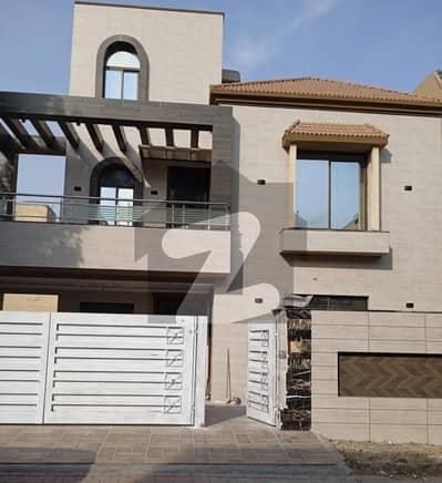10 Marla Luxury House For Sale In Bahria Town Lahore