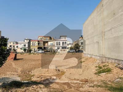 **Prime 10 Marla Plot For Sale In Park View City, Lahore**