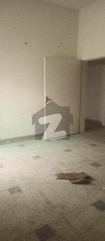 johar town M block 2 room's available for i t office and for bachelor rehaish near khokhar Chowk near empurim mall johar town M block 2 room's available for i t office and for bachelor rehaish near khokhar Chowk near empurim mall