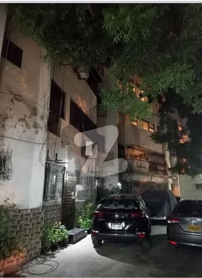 کلفٹن ۔ بلاک 3 کلفٹن,کراچی میں 4 کمروں کا 8 مرلہ فلیٹ 1.5 لاکھ میں کرایہ پر دستیاب ہے۔