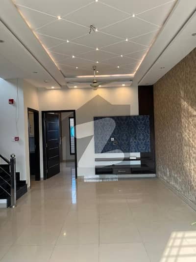 ڈی ایچ اے 9 ٹاؤن ڈیفنس (ڈی ایچ اے),لاہور میں 3 کمروں کا 5 مرلہ مکان 1.2 لاکھ میں کرایہ پر دستیاب ہے۔