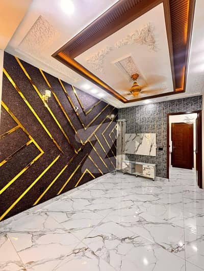 8 Marla House for Rent in Umar Block, Bahria Town Lahore