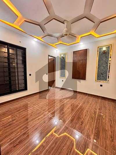 8 Marla House for Rent in Umar Block, Bahria Town Lahore