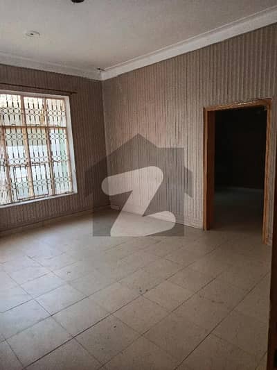 FOR RENT LOWER PORTION 8 MARLA TOWNSHIP 2-C2 NEAR GONDAL CHOWK COLLEGE ROAD LAHORE