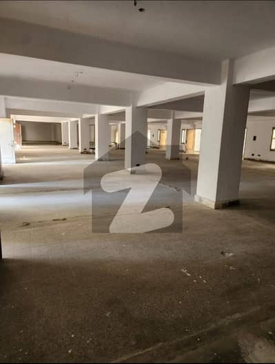 کلفٹن کراچی میں 2 کنال دفتر 7.9 لاکھ میں کرایہ پر دستیاب ہے۔