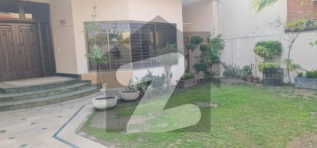 این ایف سی 1 لاہور میں 6 کمروں کا 1 کنال مکان 6.95 کروڑ میں برائے فروخت۔ این ایف سی 1 لاہور میں 6 کمروں کا 1 کنال مکان 6.95 کروڑ میں برائے فروخت۔