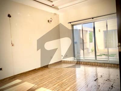 ڈی ایچ اے فیز 4 ڈیفنس (ڈی ایچ اے),لاہور میں 3 کمروں کا 1 کنال بالائی پورشن 85.0 ہزار میں کرایہ پر دستیاب ہے۔