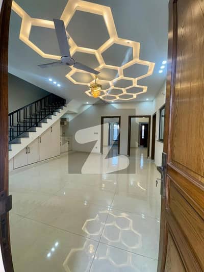 فیصل ٹاؤن - ایف ۔ 18 اسلام آباد میں 6 کمروں کا 8 مرلہ مکان 3.75 کروڑ میں برائے فروخت۔ فیصل ٹاؤن - ایف ۔ 18 اسلام آباد میں 6 کمروں کا 8 مرلہ مکان 3.75 کروڑ میں برائے فروخت۔