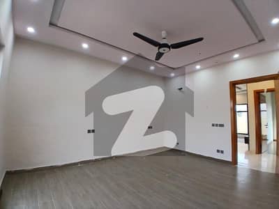 ڈی ایچ اے فیز 6 ڈیفنس (ڈی ایچ اے),لاہور میں 7 کمروں کا 1 کنال مکان 5.5 لاکھ میں کرایہ پر دستیاب ہے۔