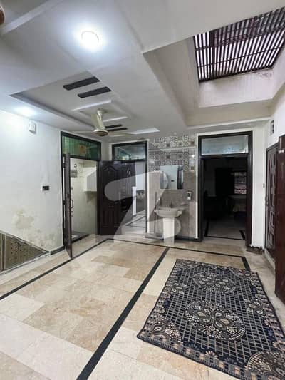 امام باڑا روڈ راولپنڈی میں 4 کمروں کا 4 مرلہ مکان 2.8 کروڑ میں برائے فروخت۔