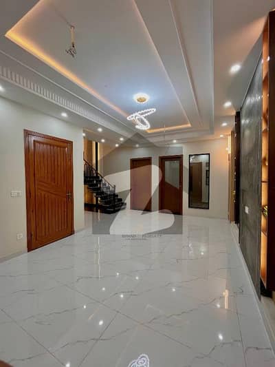 رائل آرچرڈ ملتان پبلک سکول روڈ,ملتان میں 4 کمروں کا 5 مرلہ مکان 65.0 ہزار میں کرایہ پر دستیاب ہے۔