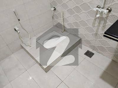 گلستانِِ جوہر ۔ بلاک 14 گلستانِ جوہر,کراچی میں 2 مرلہ دکان 2.5 کروڑ میں برائے فروخت۔